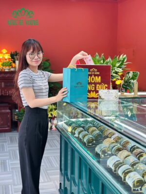 Khách hoan hỉ gieo duyên