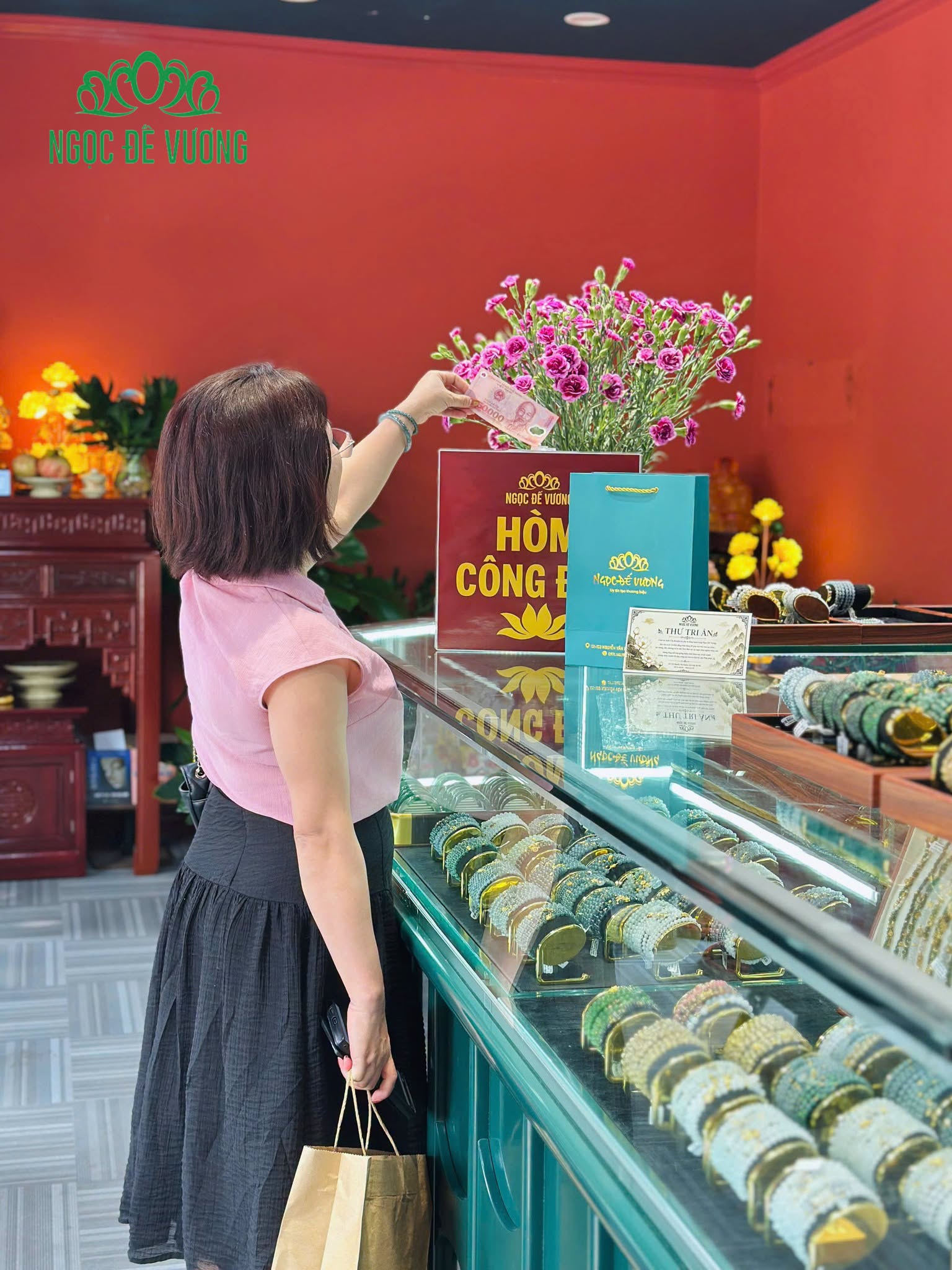 Hoạt động Ngọc Đế Vương